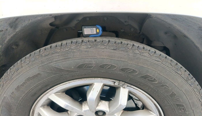 2016 Mahindra TUV300 T8, Diesel, Manual, 1,25,936 km, tyre