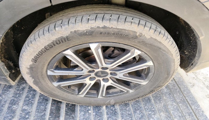 2022 Mahindra XUV700 AX 7 LUXURY D AT 7 STR, Diesel, Automatic, 54,475 km, tyre