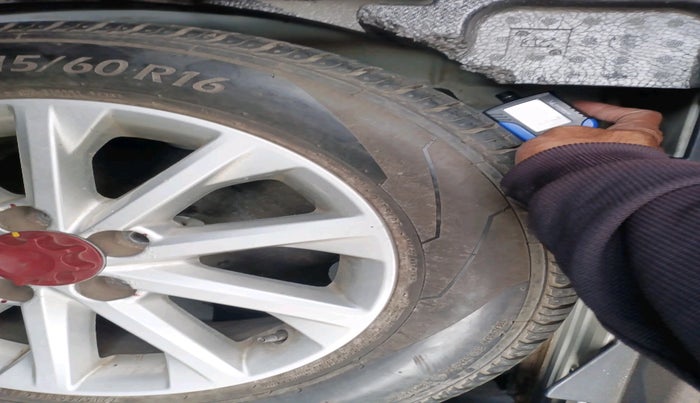 2014 Toyota Camry 2.5L AT, Petrol, Automatic, 1,24,622 km, tyre