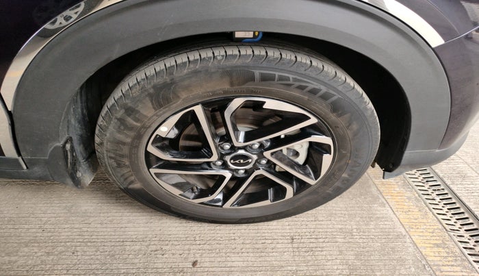 2024 KIA CARENS  LUXURY (O)1.5 TURBO DCT 7 STR, Petrol, Automatic, 10,022 km, tyre