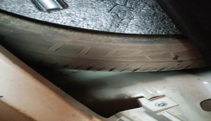 2020 Mahindra XUV300 W8 1.5 DIESEL AMT, Diesel, Automatic, 81,639 km, tyre