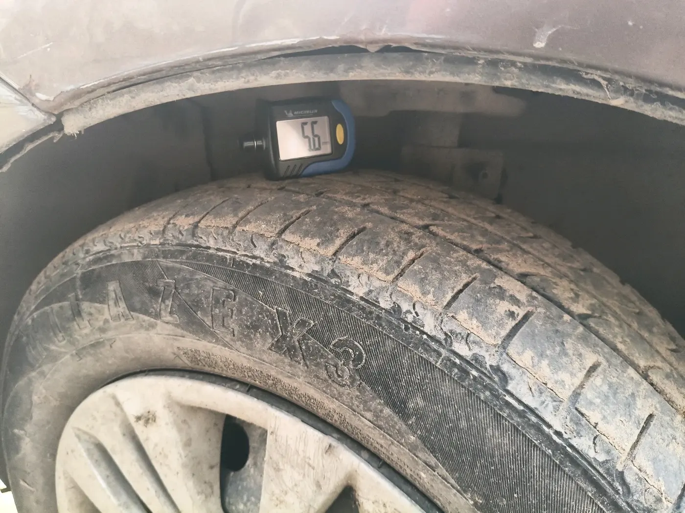 2012 Maruti Ertiga VXI, CNG, Manual, 7,80,000 km, tyre
