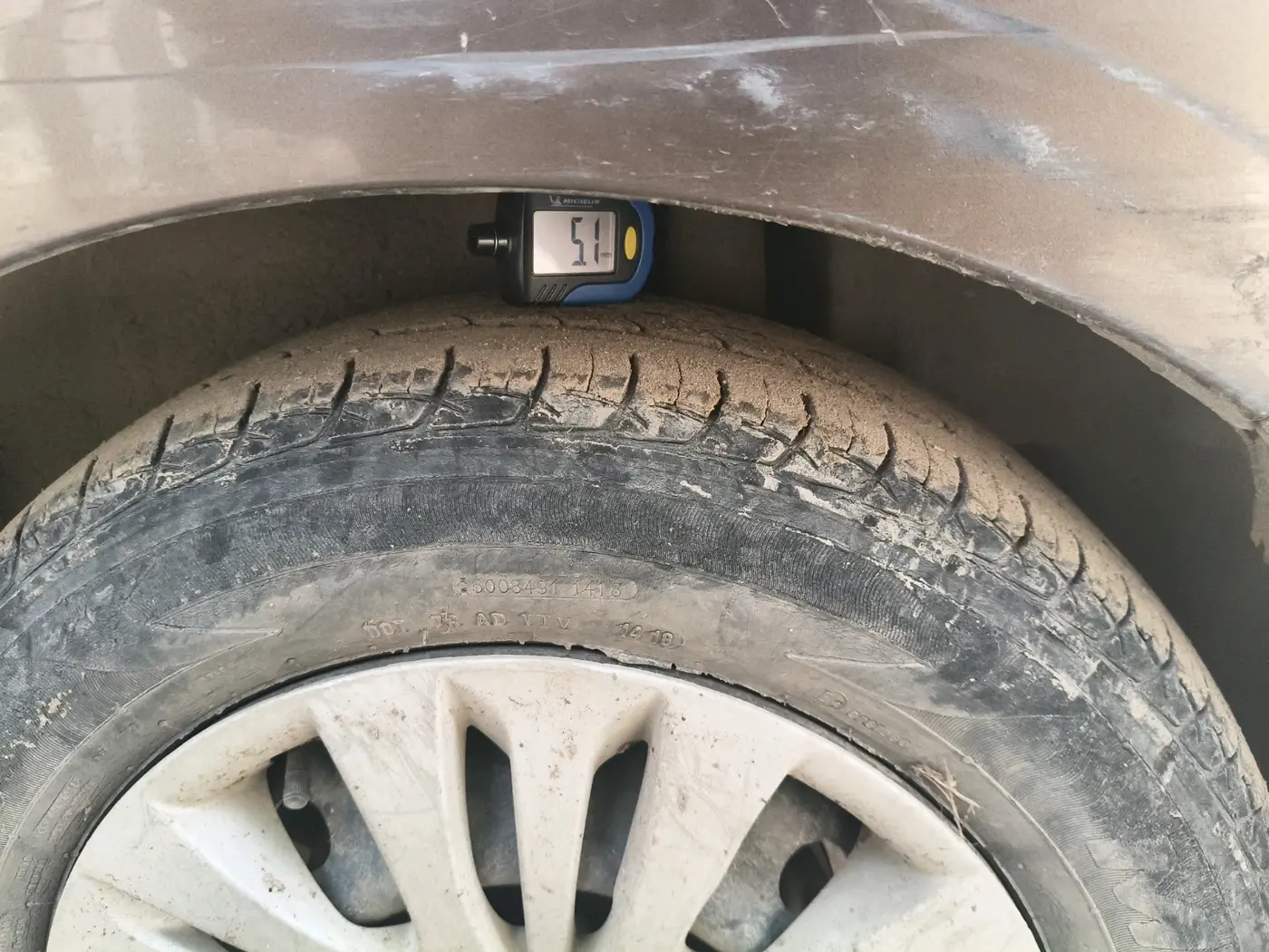 2012 Maruti Ertiga VXI, CNG, Manual, 7,80,000 km, tyre
