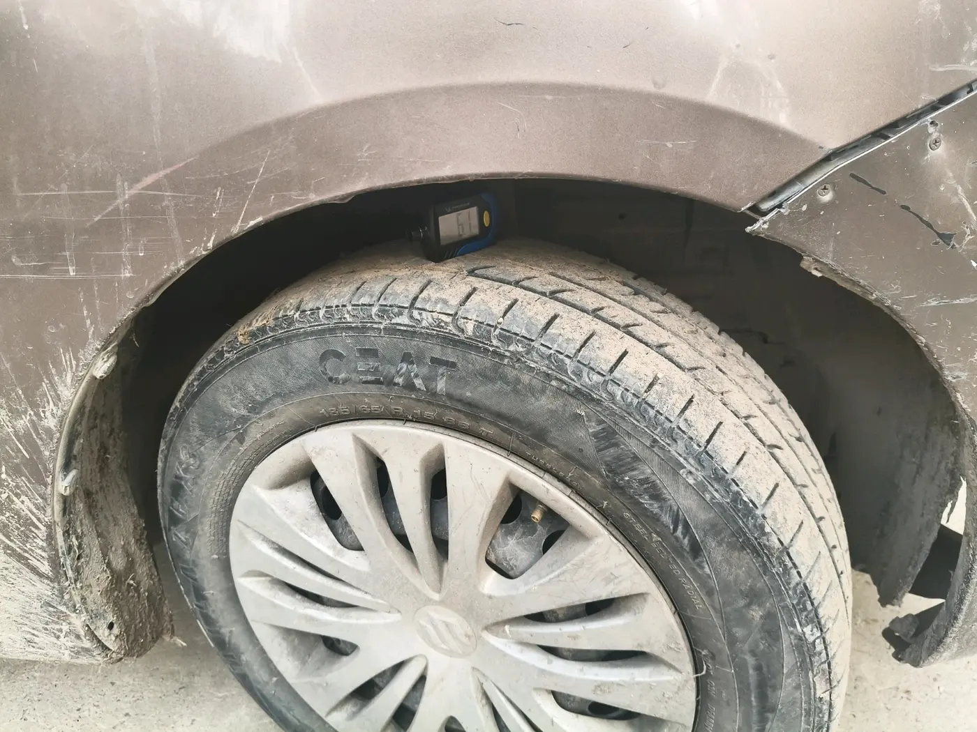 2012 Maruti Ertiga VXI, CNG, Manual, 7,80,000 km, tyre
