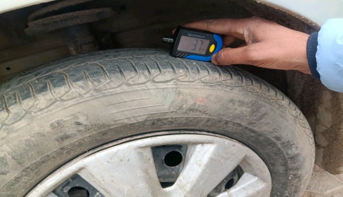 2014 Maruti Swift VXI, Petrol, Manual, 1,04,860 km, tyre