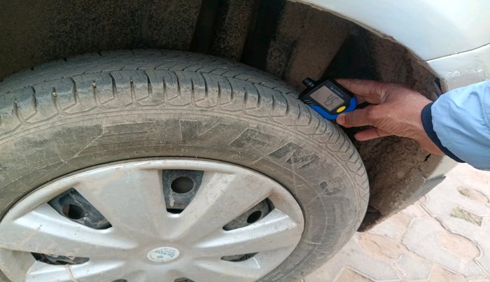 2014 Maruti Swift VXI, Petrol, Manual, 1,04,860 km, tyre