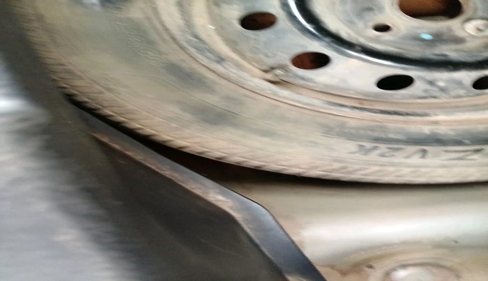 2014 Maruti Swift VXI, Petrol, Manual, 1,04,860 km, tyre