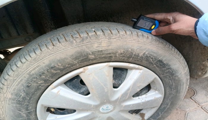 2014 Maruti Swift VXI, Petrol, Manual, 1,04,860 km, tyre