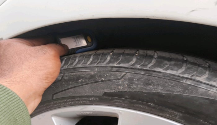 2011 Hyundai Verna FLUIDIC 1.6 VTVT SX, Petrol, Manual, 79,386 km, tyre