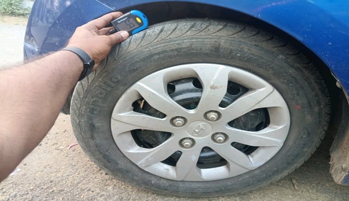 2015 Hyundai Eon SPORTZ, Petrol, Manual, 25,925 km, tyre