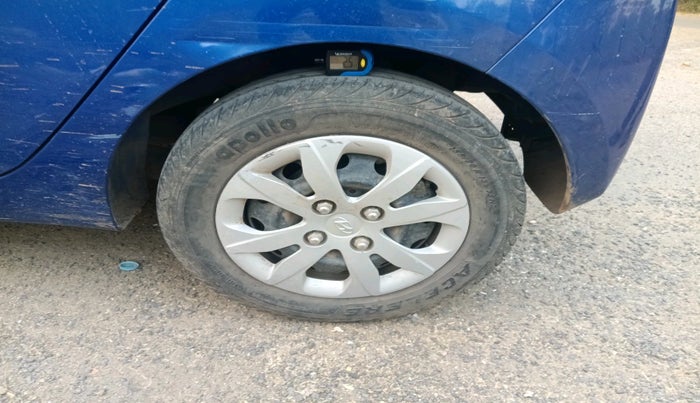 2015 Hyundai Eon SPORTZ, Petrol, Manual, 25,925 km, tyre