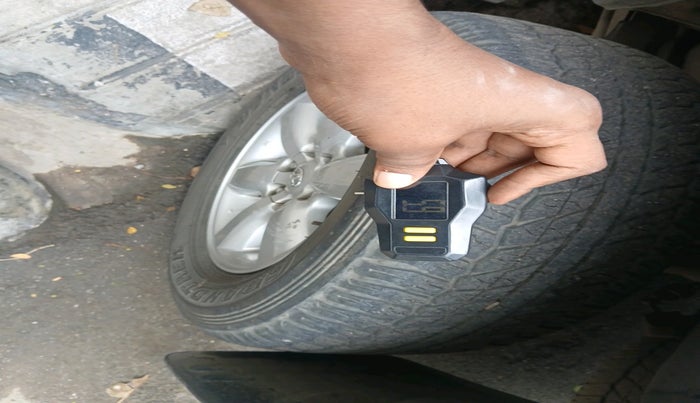 2011 Toyota Fortuner 3.0 4X4 MT, Diesel, Manual, 1,17,399 km, tyre