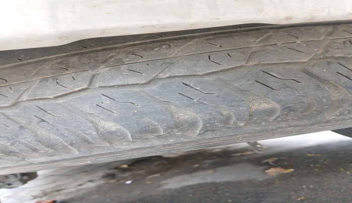 2011 Toyota Fortuner 3.0 4X4 MT, Diesel, Manual, 1,17,399 km, tyre