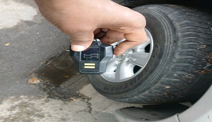 2011 Toyota Fortuner 3.0 4X4 MT, Diesel, Manual, 1,17,399 km, tyre