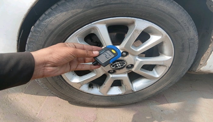 2014 Toyota Etios G, Petrol, Manual, 2,91,170 km, tyre