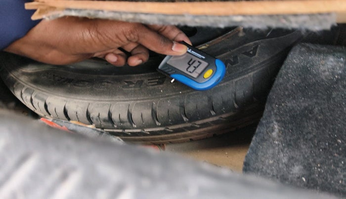 2022 Maruti Dzire VXI CNG, Petrol, Manual, 97,598 km, tyre