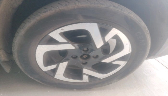 2022 Nissan MAGNITE XV AMT, Petrol, Automatic, 43,319 km, tyre