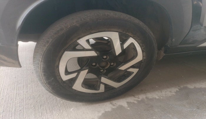 2022 Nissan MAGNITE XV AMT, Petrol, Automatic, 43,319 km, tyre