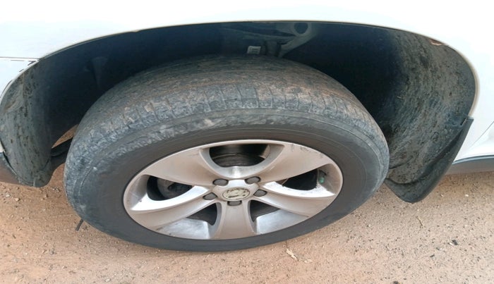 2012 Skoda Yeti AMBITION 2.0 TDI CR 4X2, Diesel, Manual, 1,24,527 km, tyre