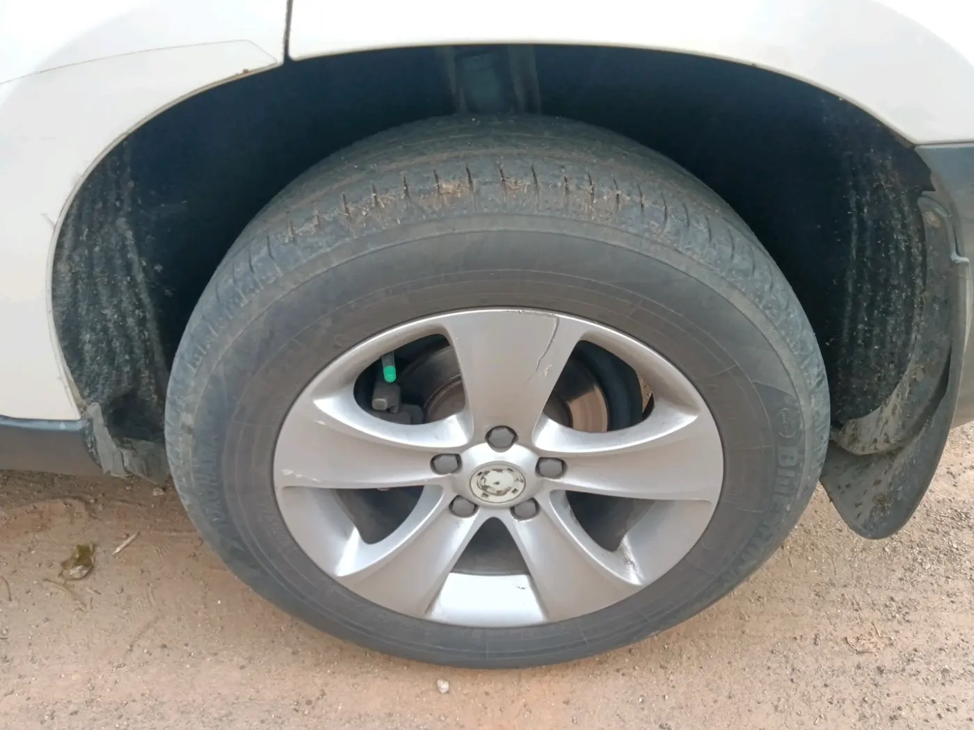 2012 Skoda Yeti AMBITION 2.0 TDI CR 4X2, Diesel, Manual, 1,24,527 km, tyre