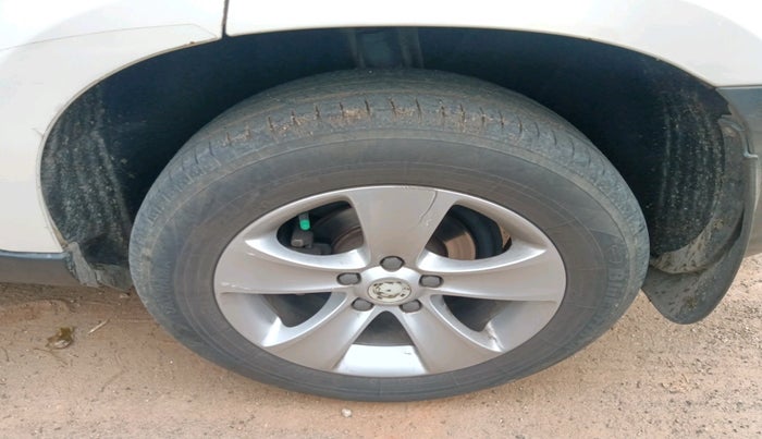 2012 Skoda Yeti AMBITION 2.0 TDI CR 4X2, Diesel, Manual, 1,24,527 km, tyre