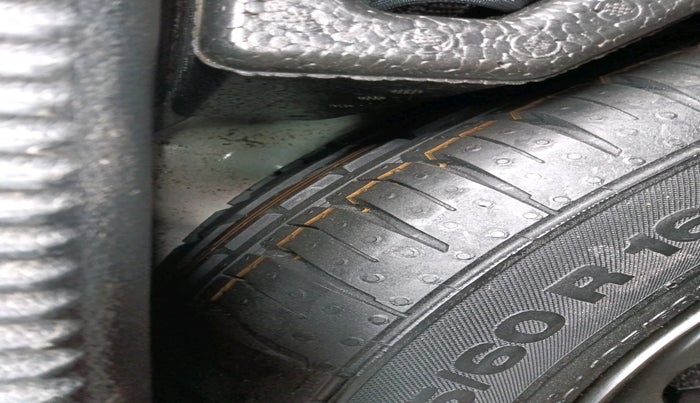 2012 Skoda Yeti AMBITION 2.0 TDI CR 4X2, Diesel, Manual, 1,24,527 km, tyre