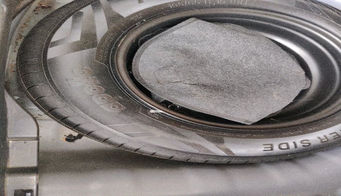 2020 Hyundai VENUE S 1.2, Petrol, Manual, 40,397 km, tyre