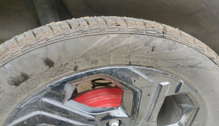 2020 Hyundai VENUE S 1.2, Petrol, Manual, 40,397 km, tyre