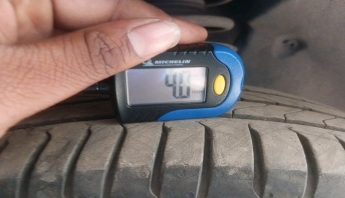 2012 Skoda Yeti AMBIENTE, Diesel, Manual, 1,31,631 km, tyre