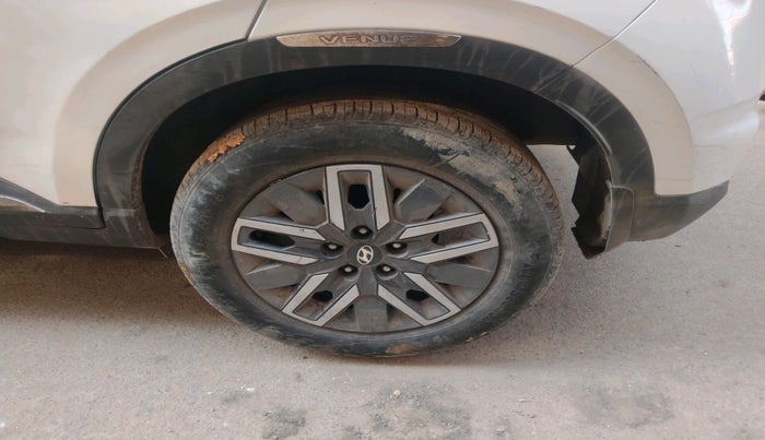 2021 Hyundai VENUE SX 1.0 TURBO, Petrol, Manual, 18,647 km, tyre