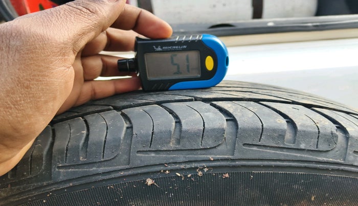 2011 Hyundai Accent GLE, Petrol, Manual, 1,16,597 km, tyre