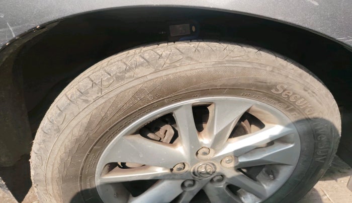 2019 Toyota Innova Crysta 2.8 GX AT 7 STR, Diesel, Automatic, 1,05,776 km, tyre