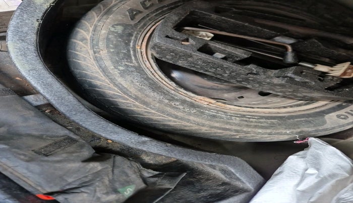 2012 Skoda Rapid AMBITION 1.6 TDI CR MT, Diesel, Manual, 1,93,146 km, tyre