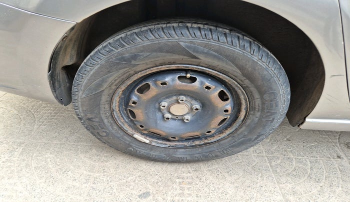 2012 Skoda Rapid AMBITION 1.6 TDI CR MT, Diesel, Manual, 1,93,146 km, tyre