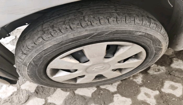 2013 Maruti Wagon R 1.0 LXI CNG, Petrol, Manual, 1,42,190 km, tyre