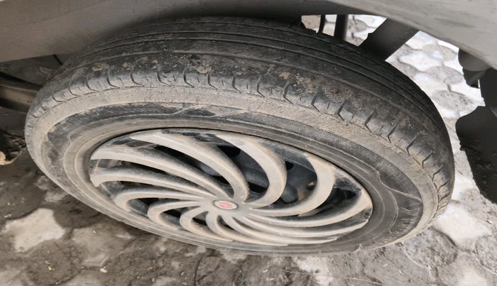 2013 Maruti Wagon R 1.0 LXI CNG, Petrol, Manual, 1,42,190 km, tyre