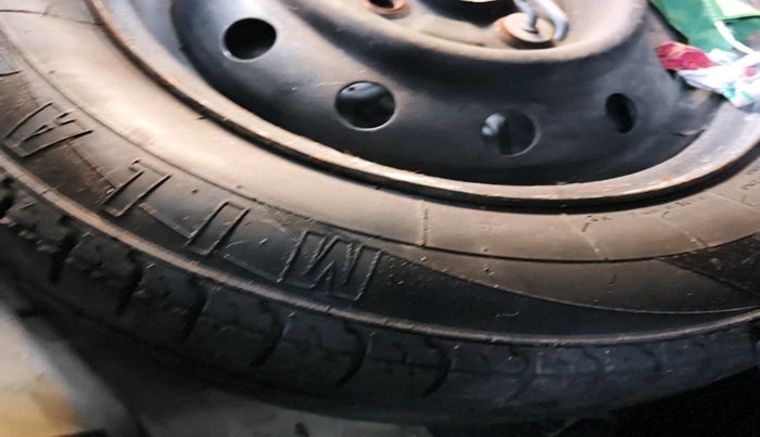 2013 Maruti Wagon R 1.0 LXI CNG, Petrol, Manual, 1,42,190 km, tyre