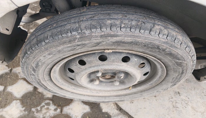 2013 Maruti Wagon R 1.0 LXI CNG, Petrol, Manual, 1,42,190 km, tyre