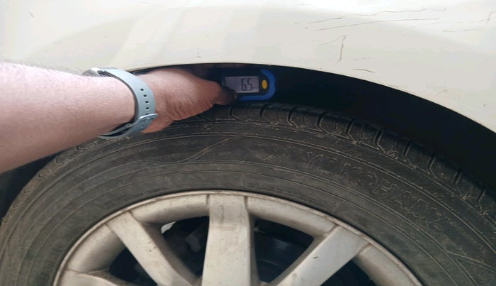 2011 Renault Fluence 1.5 E2, Diesel, Manual, 2,13,631 km, tyre