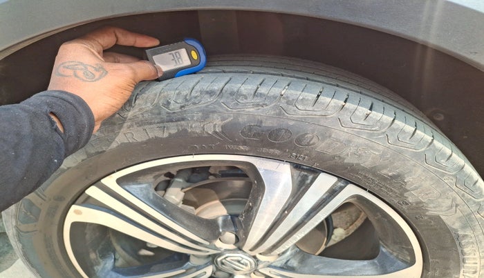 2022 MG ASTOR SHARP 1.5 MT, Petrol, Manual, 32,543 km, tyre