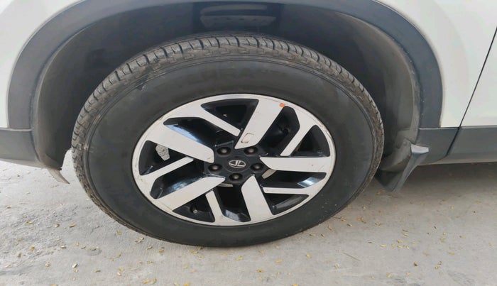 2021 Tata Harrier XZA PLUS 2.0L DUAL TONE, Diesel, Automatic, 72,264 km, tyre