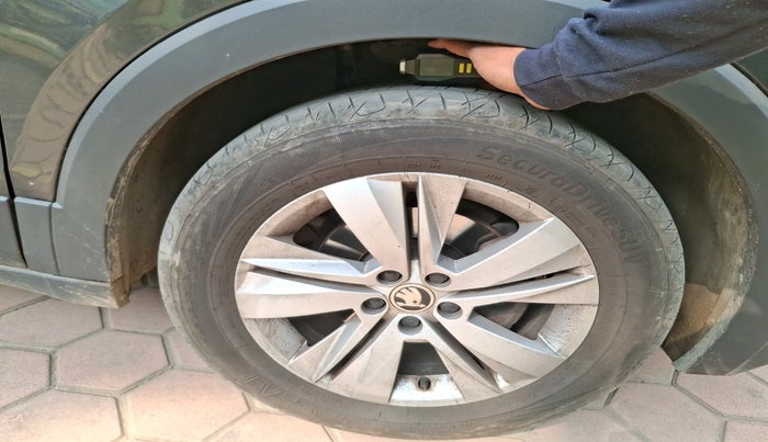 2022 Skoda KUSHAQ AMBITION 1.0L TSI AT, Petrol, Automatic, 72,197 km, tyre