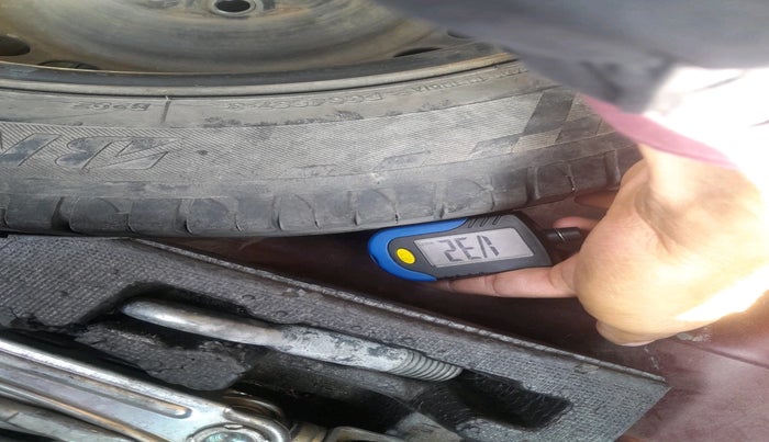 2015 Honda Amaze 1.2L I-VTEC S, Petrol, Manual, 68,011 km, tyre