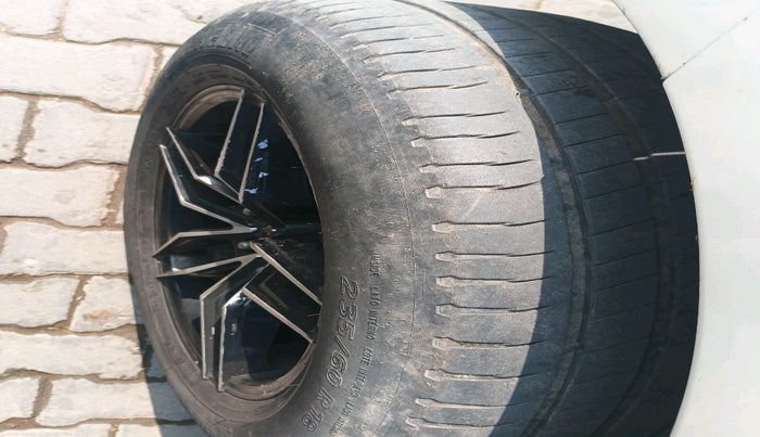 2019 Tata Safari Storme 2.2 EX 4X2, Diesel, Manual, 1,16,596 km, tyre