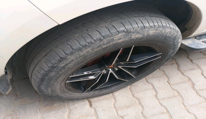 2019 Tata Safari Storme 2.2 EX 4X2, Diesel, Manual, 1,16,596 km, tyre