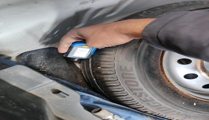 2017 Maruti Dzire LDI, Diesel, Manual, 73,940 km, tyre