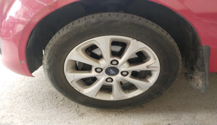 2012 Ford Figo TITANIUM 1.4 DIESEL, Diesel, Manual, 1,04,062 km, tyre