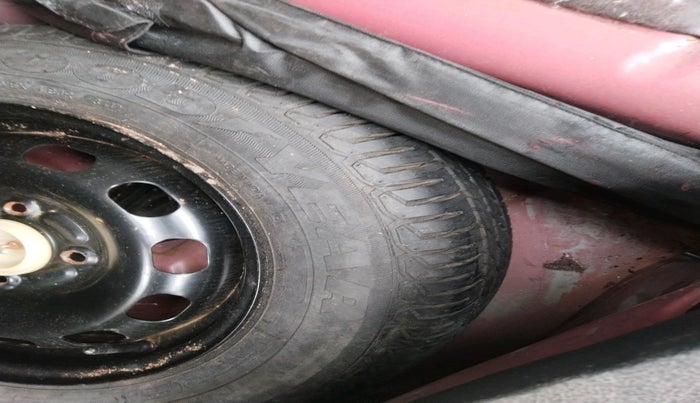 2012 Ford Figo TITANIUM 1.4 DIESEL, Diesel, Manual, 1,04,062 km, tyre