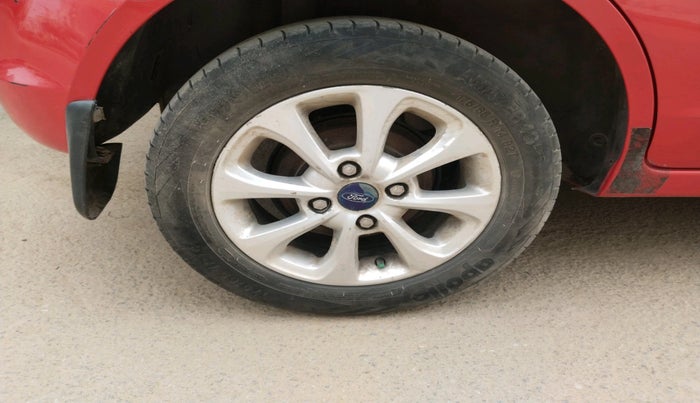 2012 Ford Figo TITANIUM 1.4 DIESEL, Diesel, Manual, 1,04,062 km, tyre