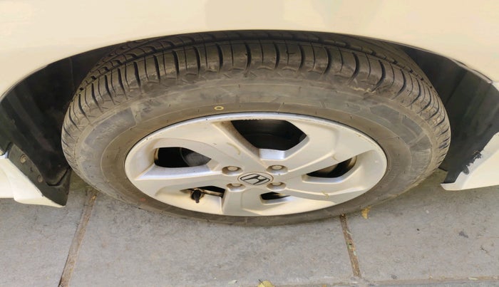 2015 Honda City 1.5L I-VTEC VX CVT, Petrol, Automatic, 39,756 km, tyre